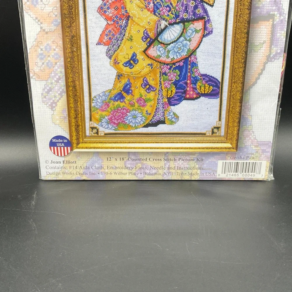 Design‎ Works Geisha Pair Cross Stitch Kit Two Geishas in Kimono With Fans